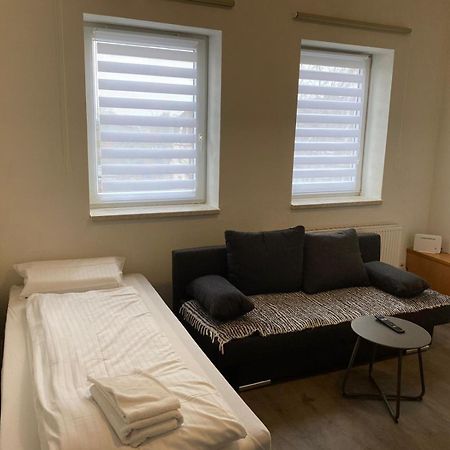 Modernes Apartment Mit 2 Schlafzimmern Und Privatparkplatz Nahe Innenstadt Neumuenster Luaran gambar