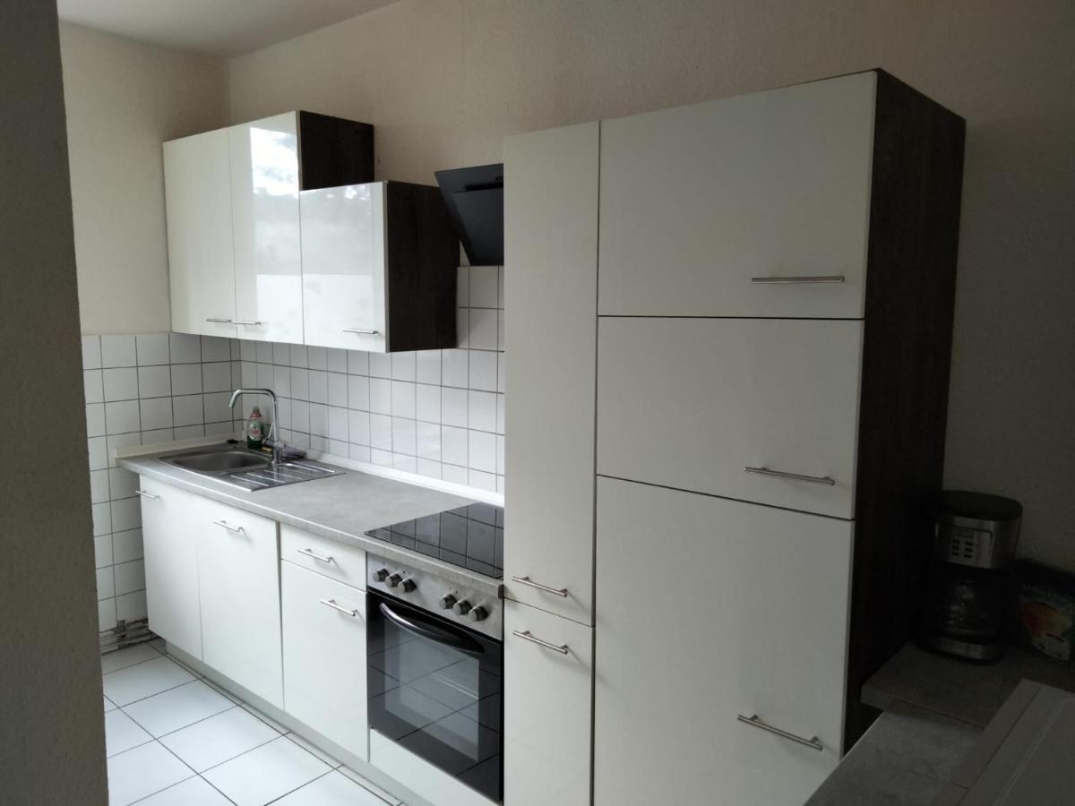 Modernes Apartment Mit 2 Schlafzimmern Und Privatparkplatz Nahe Innenstadt Neumuenster Luaran gambar