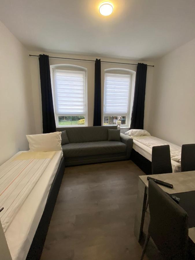 Modernes Apartment Mit 2 Schlafzimmern Und Privatparkplatz Nahe Innenstadt Neumuenster Luaran gambar