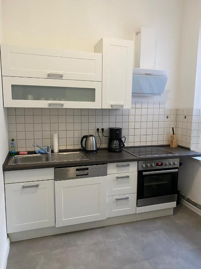 Modernes Apartment Mit 2 Schlafzimmern Und Privatparkplatz Nahe Innenstadt Neumuenster Luaran gambar