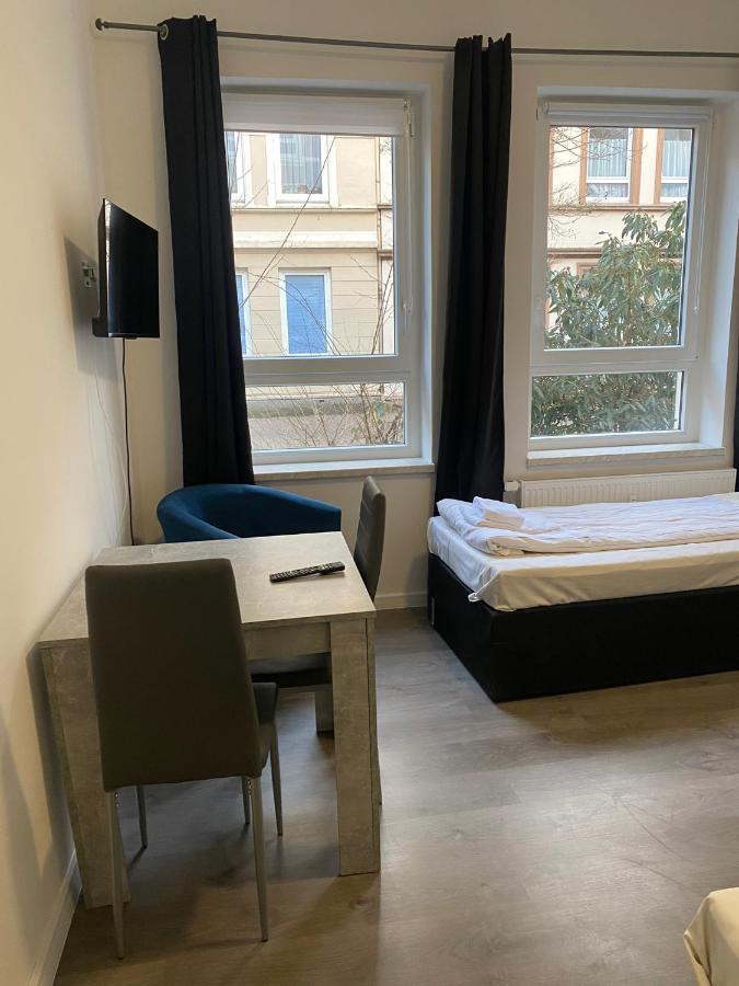 Modernes Apartment Mit 2 Schlafzimmern Und Privatparkplatz Nahe Innenstadt Neumuenster Luaran gambar