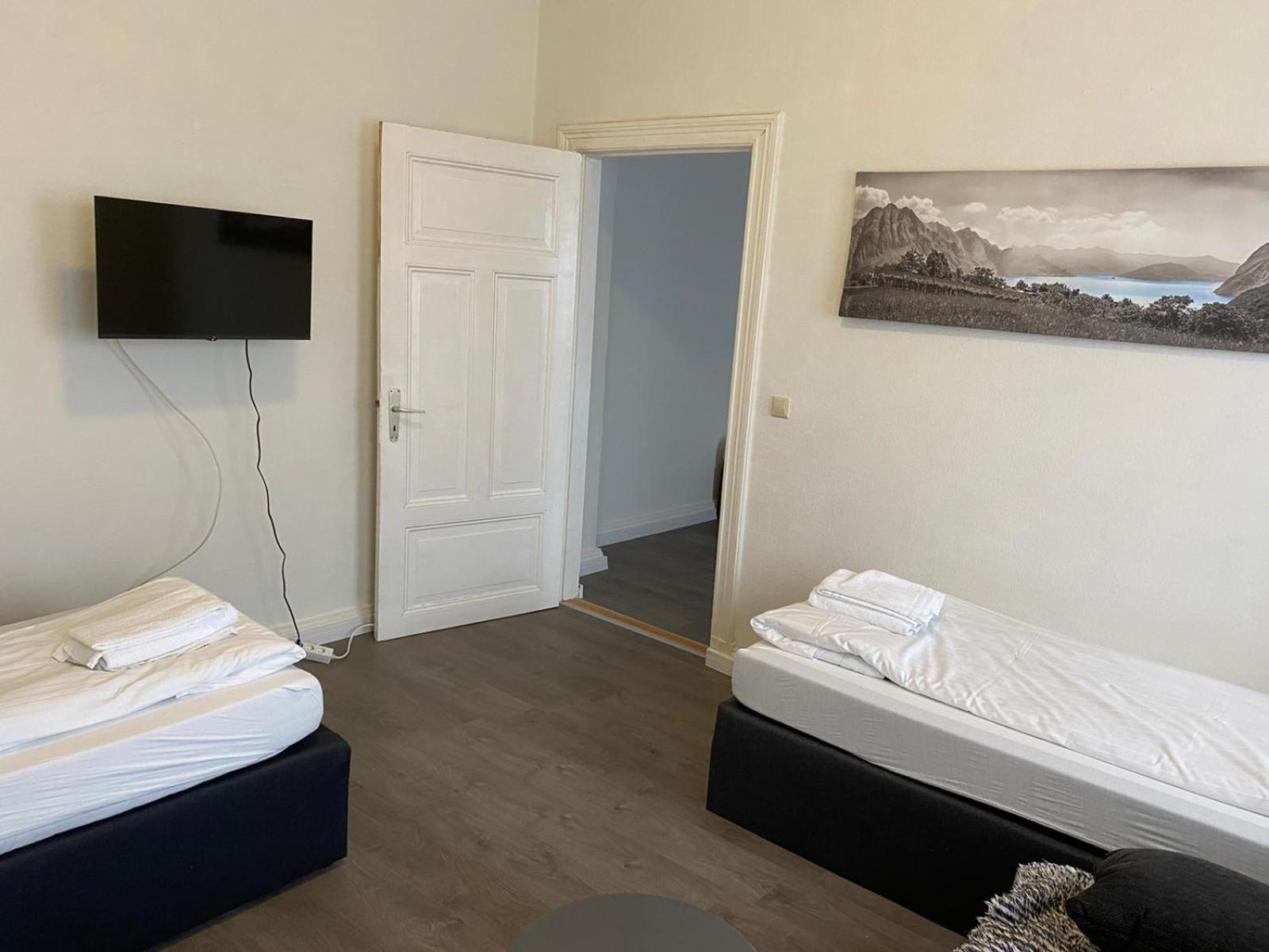 Modernes Apartment Mit 2 Schlafzimmern Und Privatparkplatz Nahe Innenstadt Neumuenster Luaran gambar