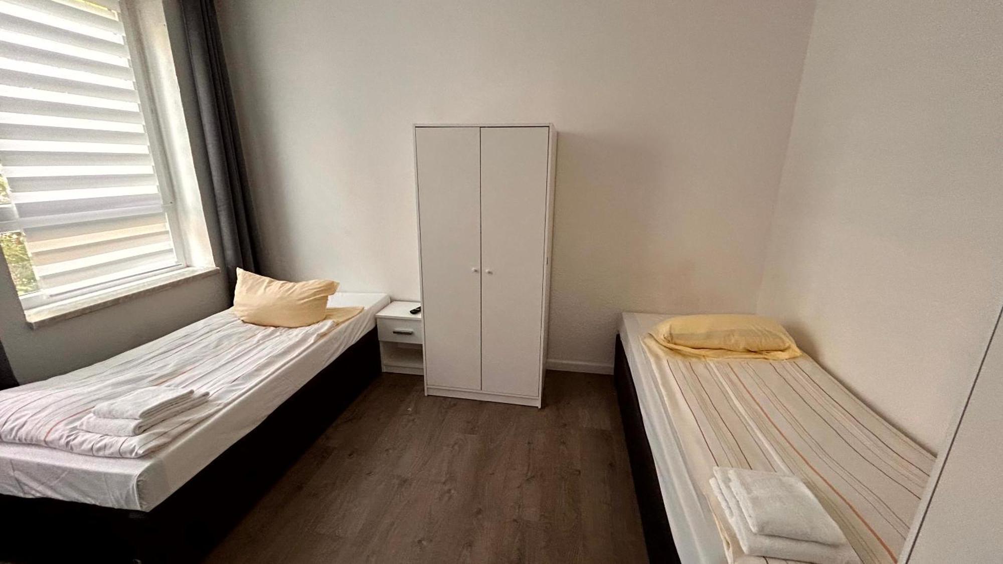 Modernes Apartment Mit 2 Schlafzimmern Und Privatparkplatz Nahe Innenstadt Neumuenster Luaran gambar