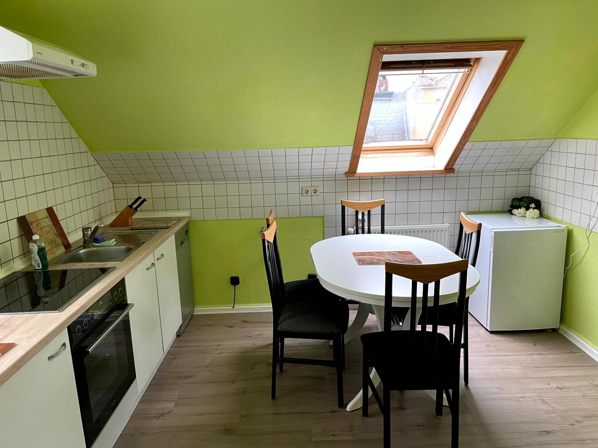 Modernes Apartment Mit 2 Schlafzimmern Und Privatparkplatz Nahe Innenstadt Neumuenster Luaran gambar