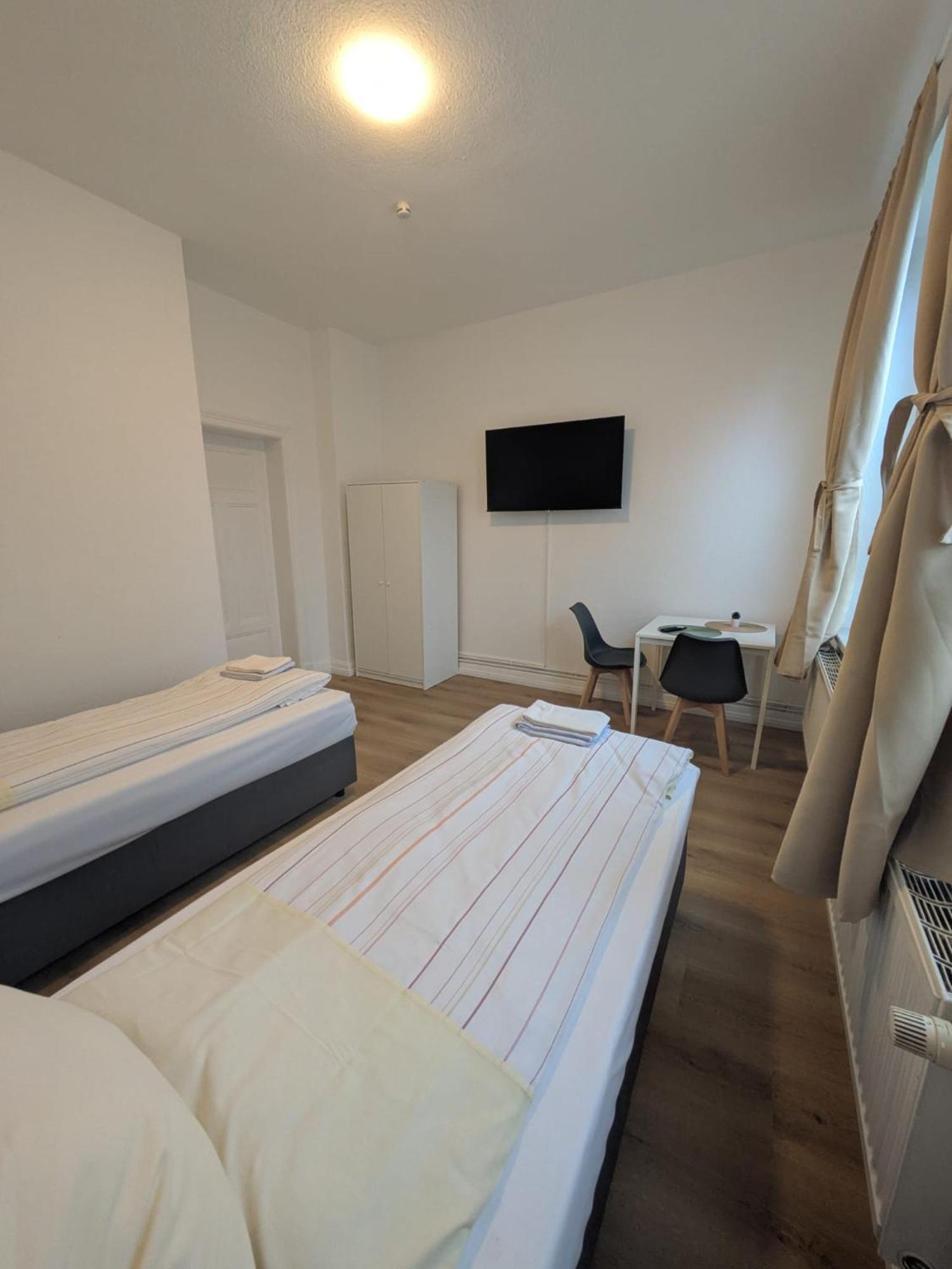 Modernes Apartment Mit 2 Schlafzimmern Und Privatparkplatz Nahe Innenstadt Neumuenster Luaran gambar