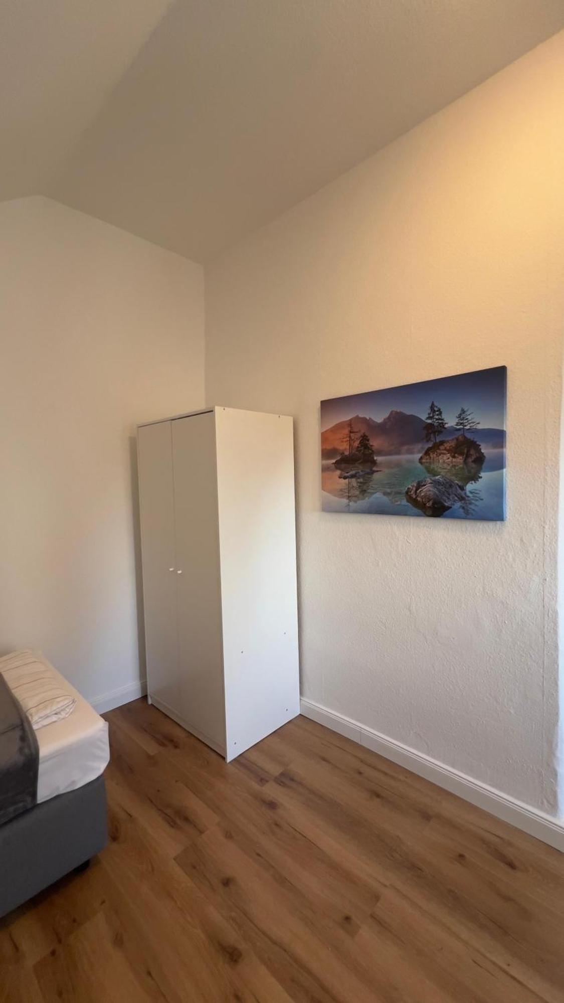 Modernes Apartment Mit 2 Schlafzimmern Und Privatparkplatz Nahe Innenstadt Neumuenster Luaran gambar