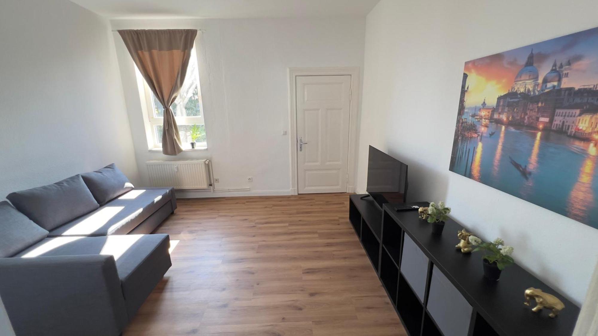 Modernes Apartment Mit 2 Schlafzimmern Und Privatparkplatz Nahe Innenstadt Neumuenster Luaran gambar