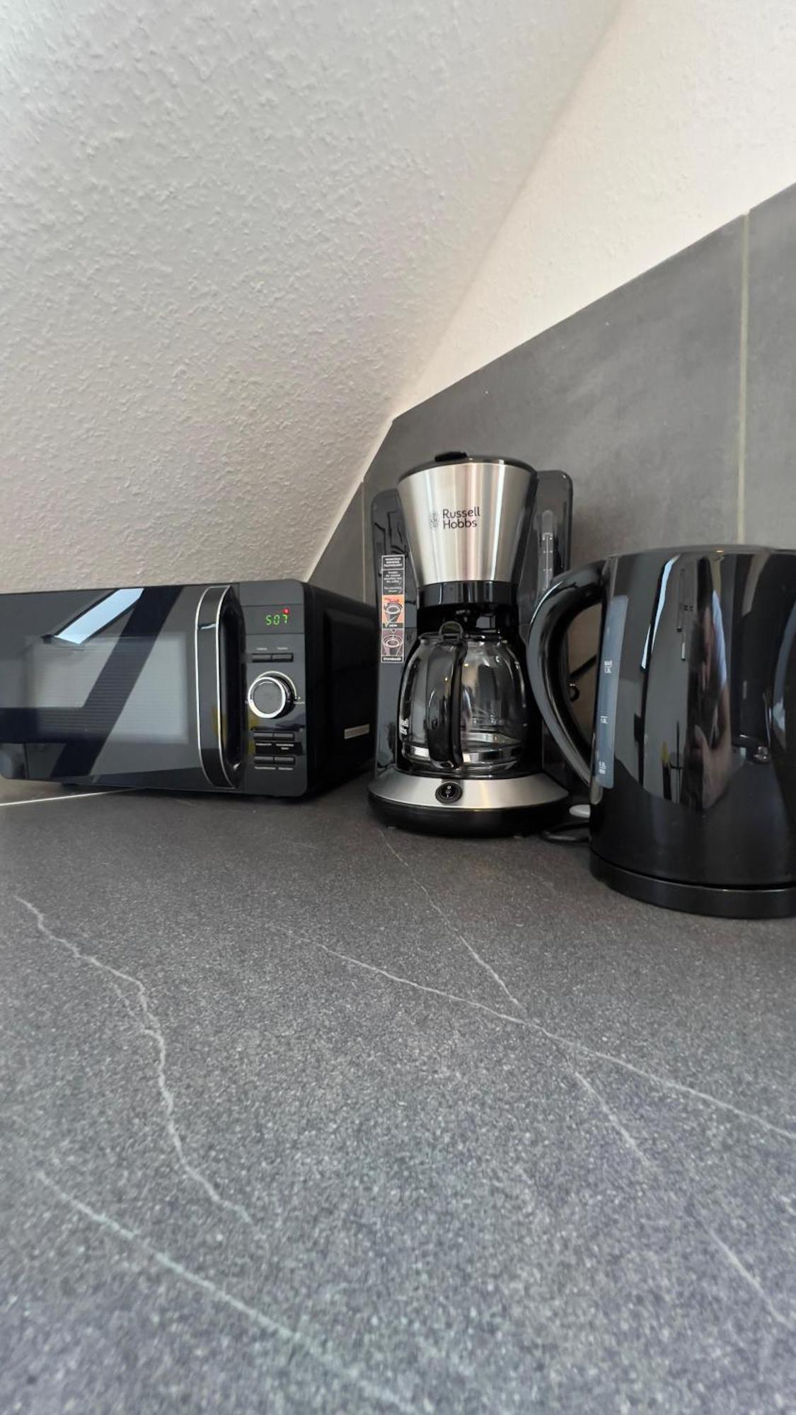 Modernes Apartment Mit 2 Schlafzimmern Und Privatparkplatz Nahe Innenstadt Neumuenster Luaran gambar